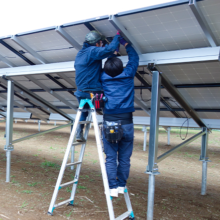 太陽光ぱねるのメンテナンス作業風景01