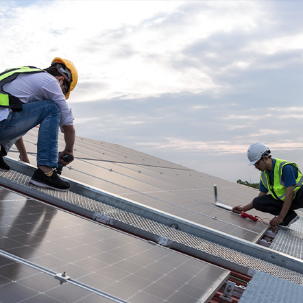 太陽光ぱねるのメンテナンス作業風景03